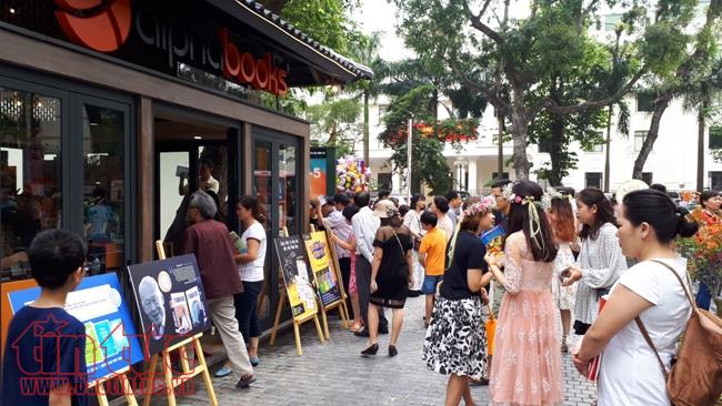 Khai trương 'Phố sách Hà Nội', nườm nượp người thăm quan, mua sách ảnh 11